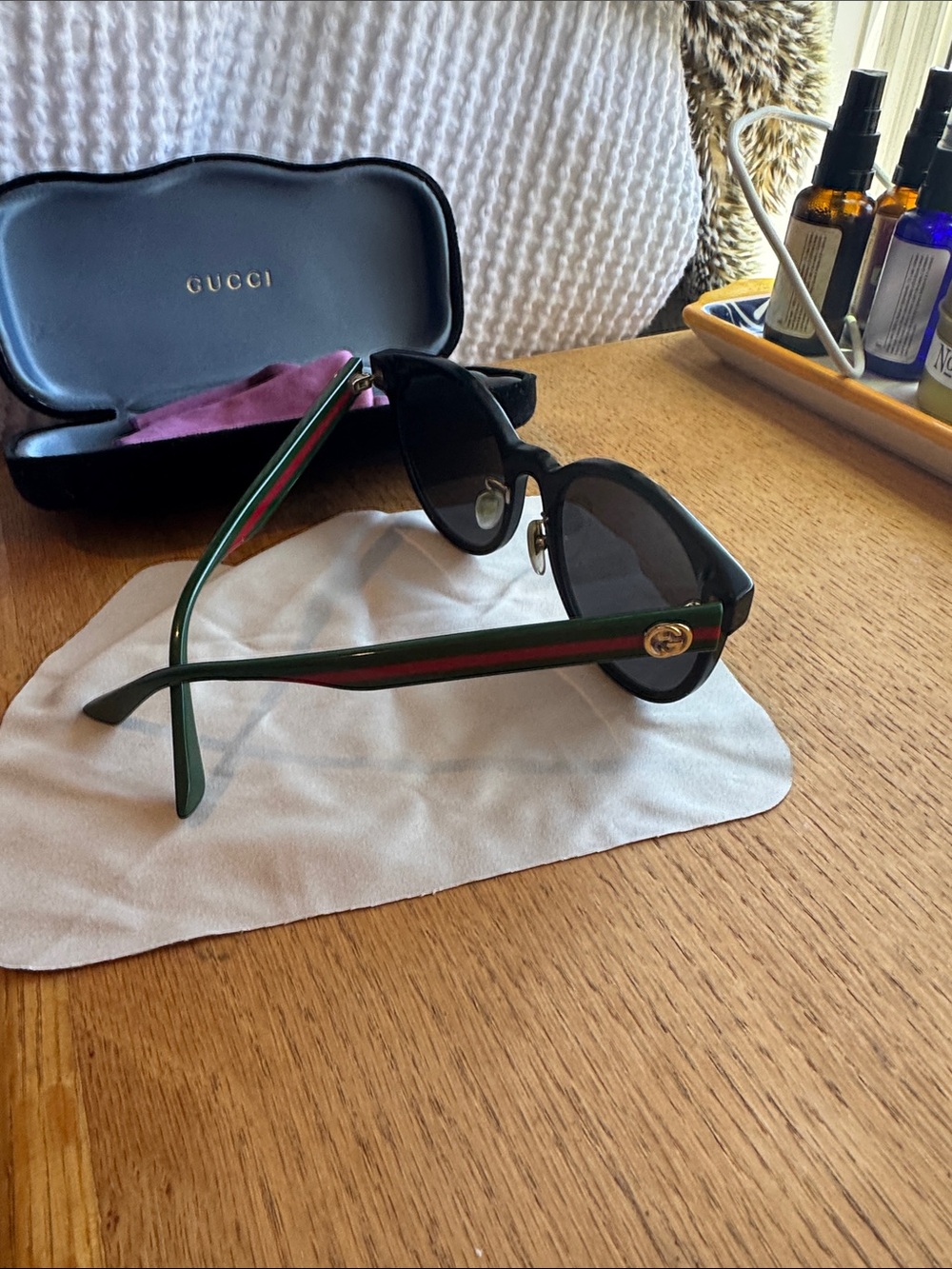 Gucci Black Round Frame Sunglasses with Dark Lenses - Picture 4 of 7